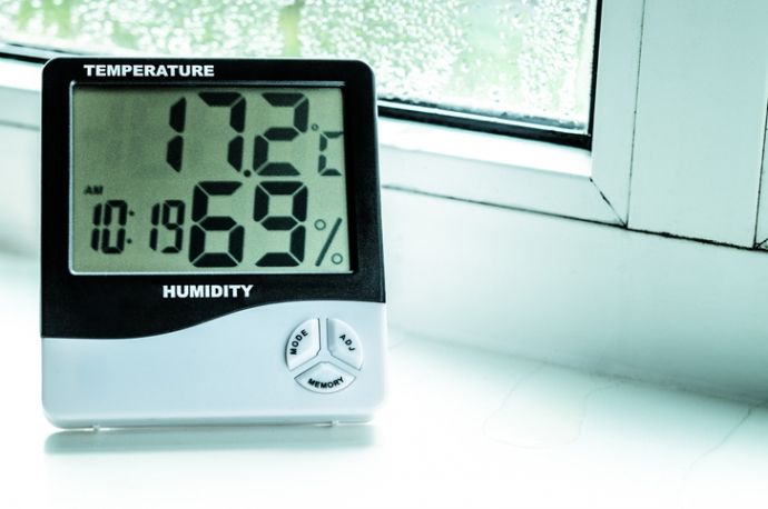 Hygrometer toont de vochtigheid in huis aan. 